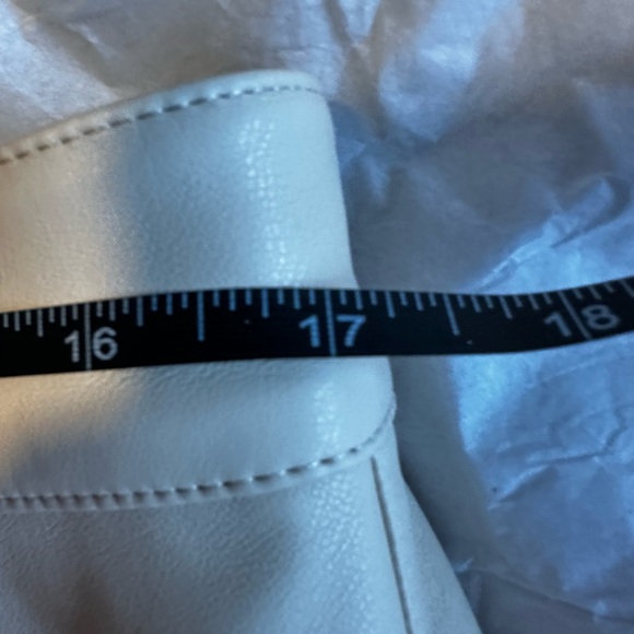 NWT. EXPRESS cream High Waisted Faux Leather Wide Leg Cargo pants in size 14 - Picture 8 of 9